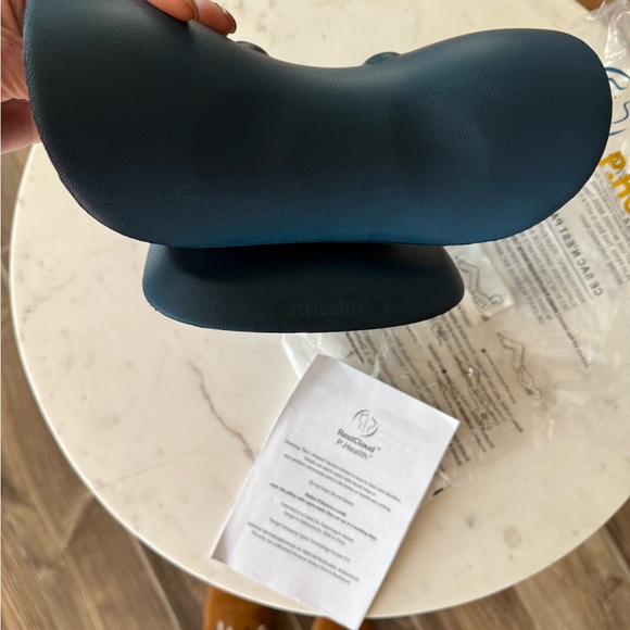 New RestCloud Blue Foam Neck and Shoulder Relaxer - Picture 6 of 9